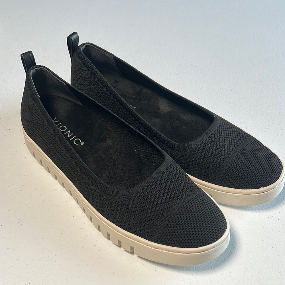 Vionic Black Knit Flats with Cream Sole